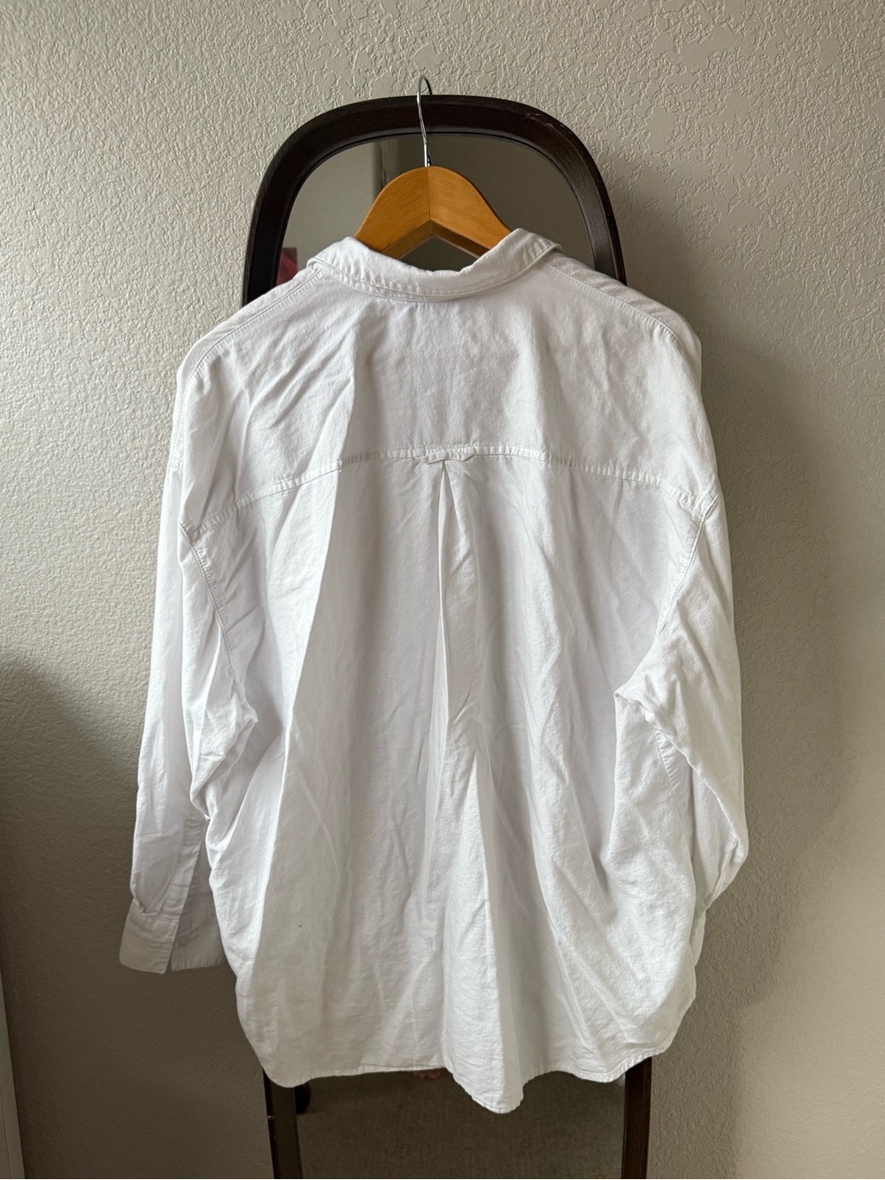 Old Navy White Classic Long Sleeve Button-Down Shirt - Size Large - Picture 2 of 6